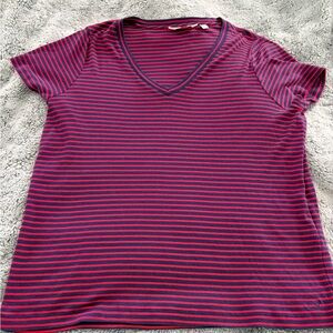 Vineyard Vines Red and Blue Striped V-Neck Tee Women’s XL